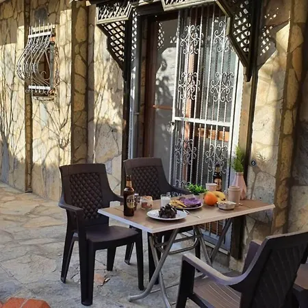 Appartement 2+1 Apartm With Garden + Balcony , At Ladies Kusadası