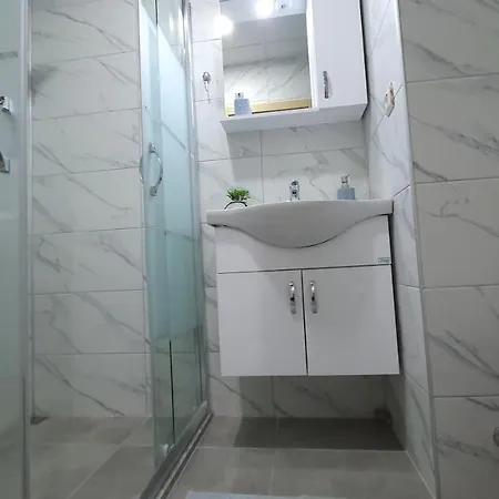 Appartement 2+1 Apartm With Garden + Balcony , At Ladies Kusadası