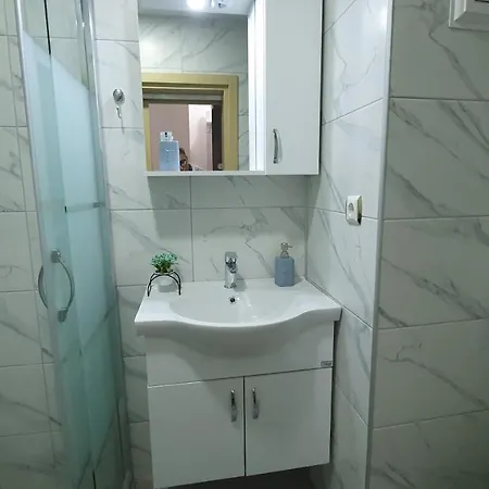Appartement 2+1 Apartm With Garden + Balcony , At Ladies Kusadası