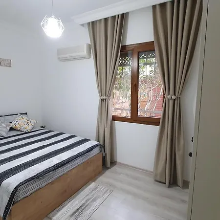 Appartement 2+1 Apartm With Garden + Balcony , At Ladies Kusadası